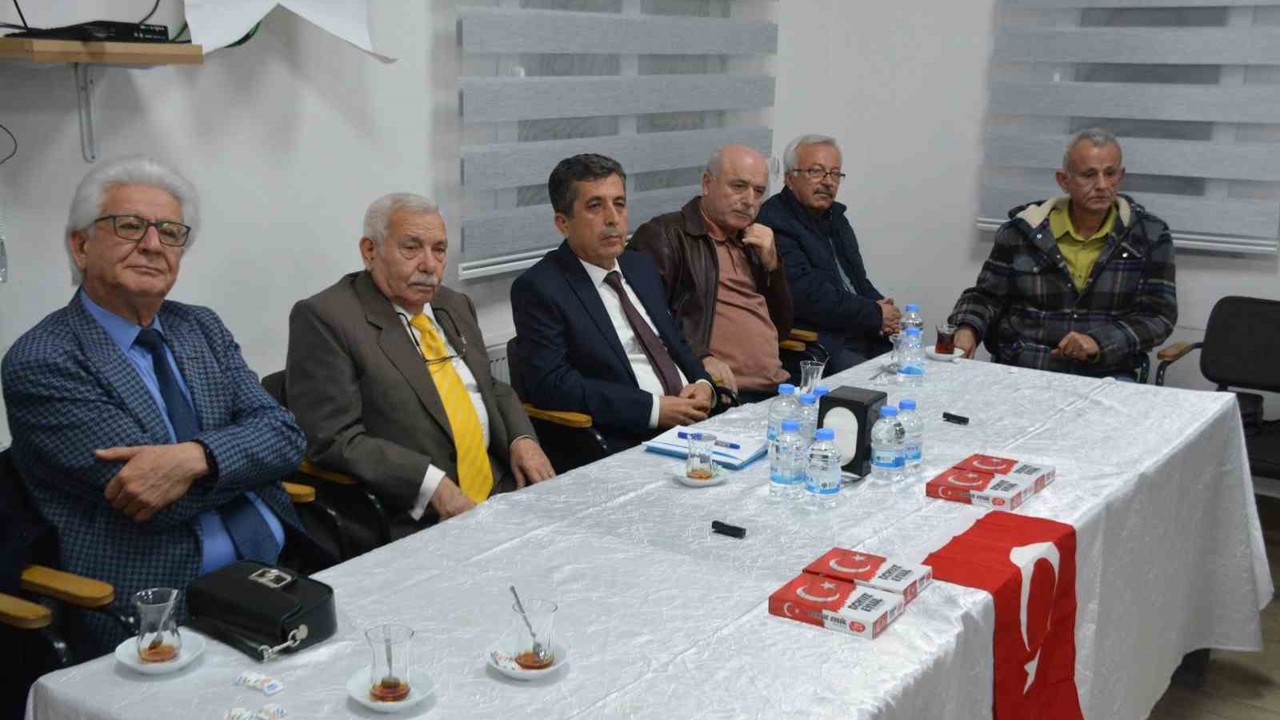 Akhisar’da Öğretmenler Günü buluşmasında tecrübeli öğretmenlerden ders
