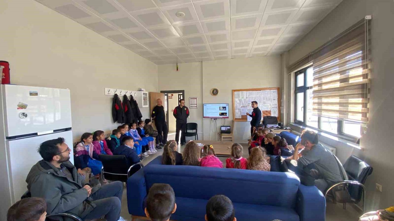 Bozkır’da küçük öğrencilere ’Afet ve Yangın Farkındalığı’ eğitimi
