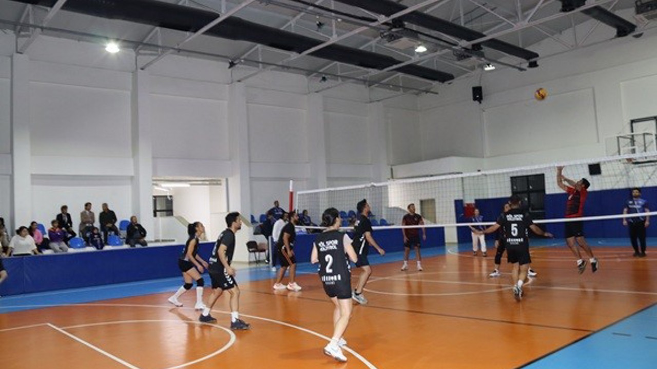 Köyceğiz’de öğretmenler arası voleybol turnuvası düzenlendi
