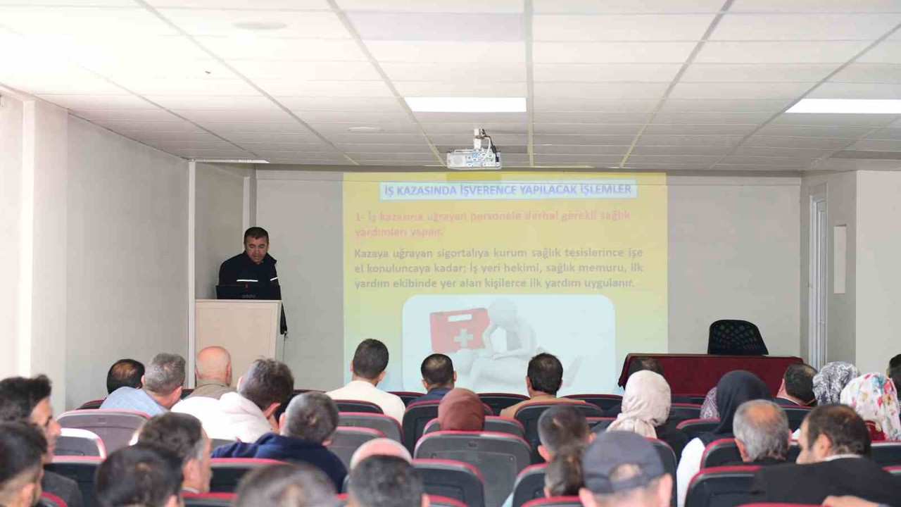 Servis şoförleri ve rehber personellere iş sağlığı ve güvenliği eğitimi verildi
