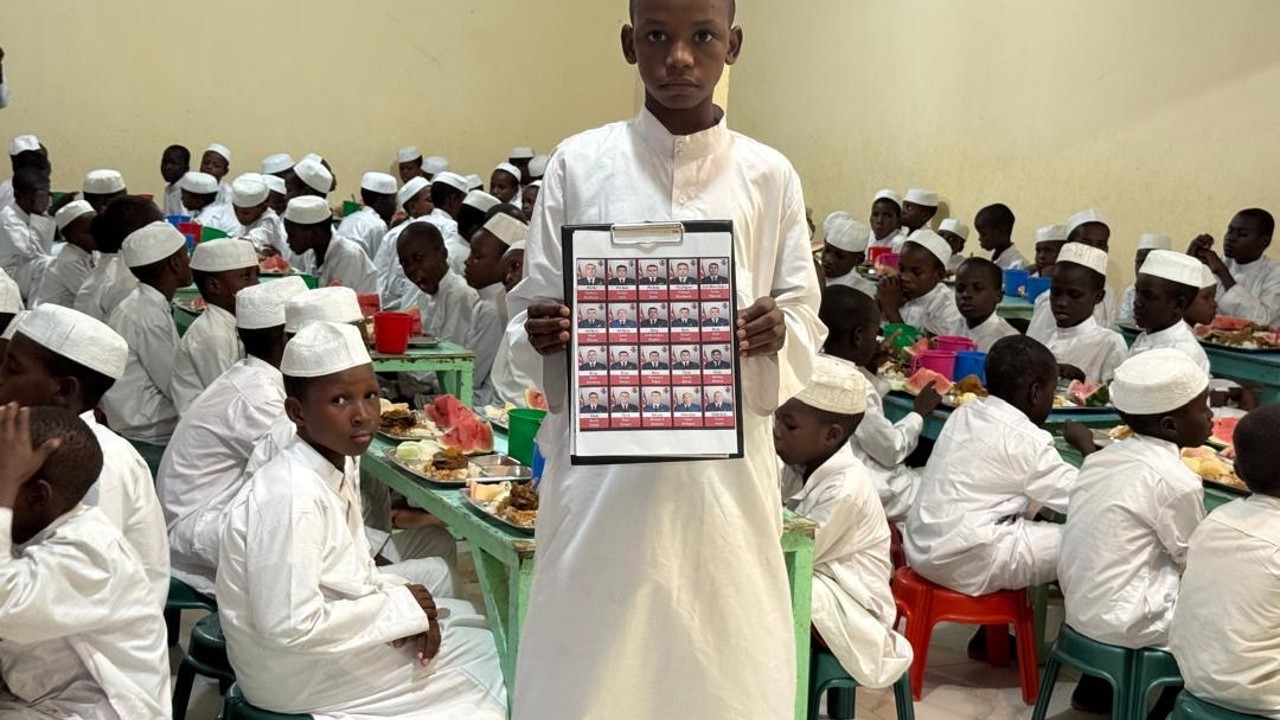 UKABDER’den şehitler için anlamlı anma programı: Çad’da yetimlere yemek ikram edildi, dualar edildi
