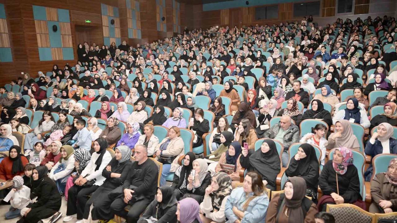 Esenyurt’ta "Zor Zamanlarda Aile Olabilmek" Söyleşisi yoğun ilgi gördü
