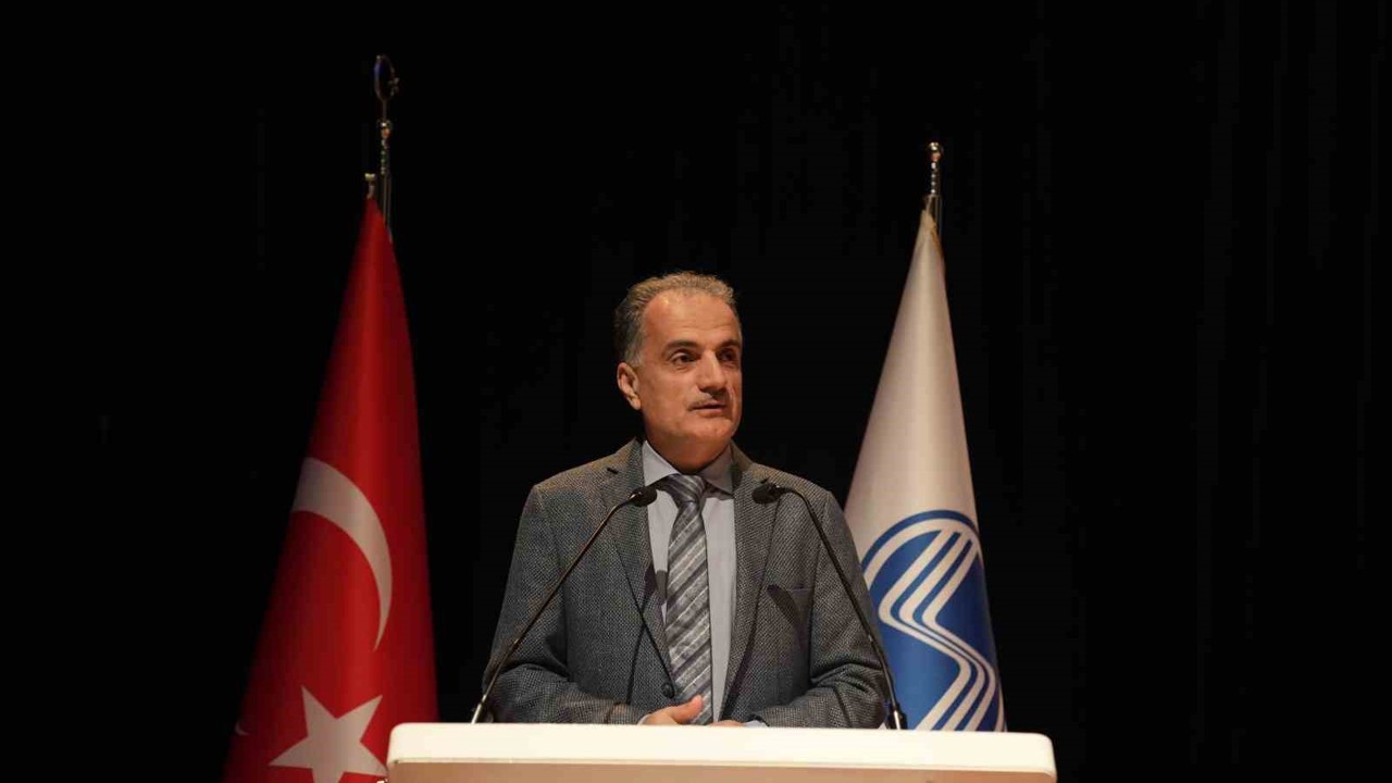 SAÜ, bilimsel başarının rotasını çizen isimleri ödüllendirdi
