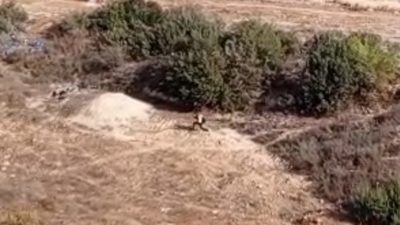 Adana’da nefes kesen kovalamaca: Firari hükümlü boş arazide yakalandı
