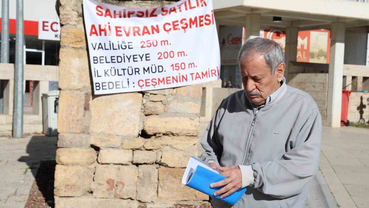 Tarihi çeşme için vatandaştan tek kişilik eylem
