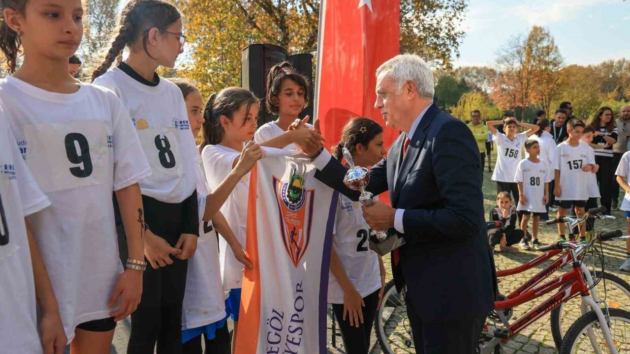 Bursa’da kros yarışı nefes kesti
