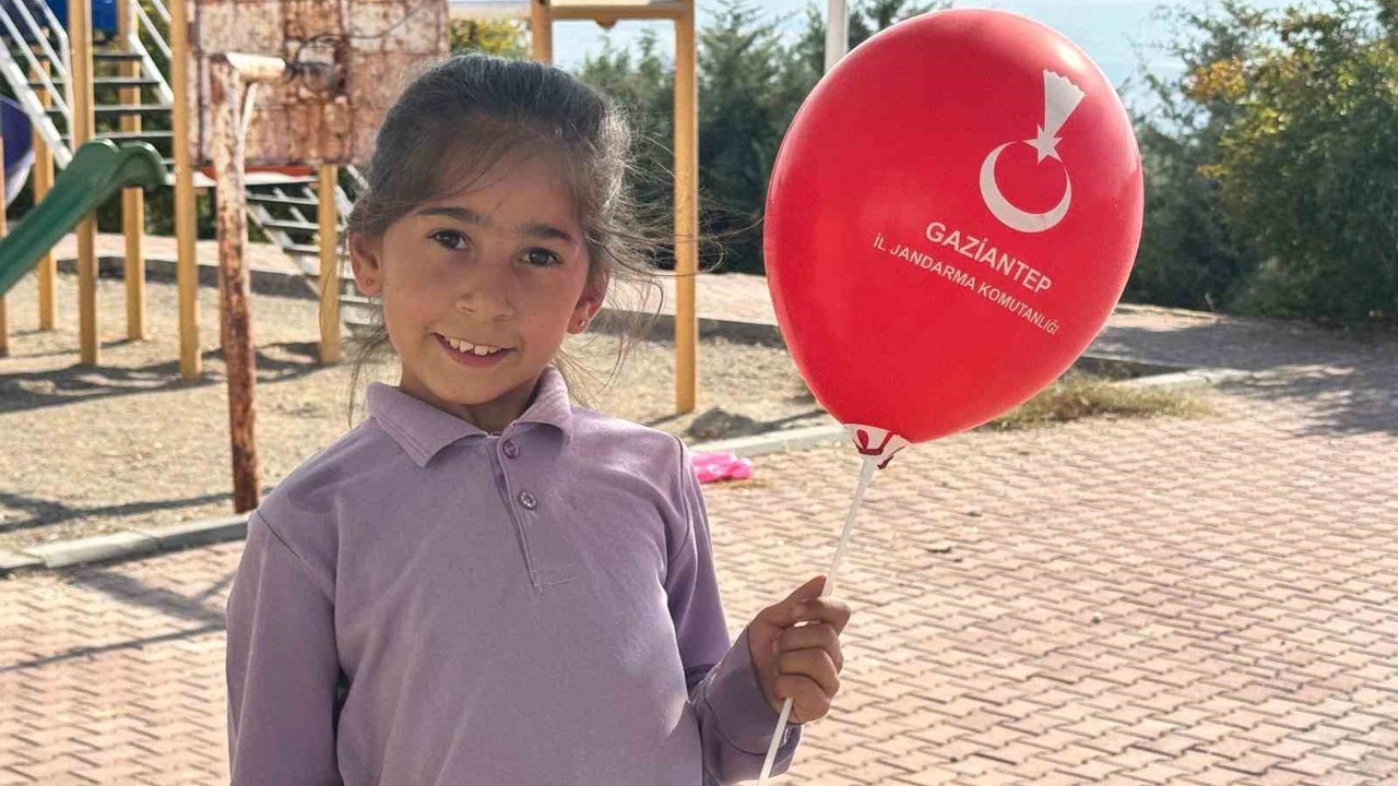 Gaziantep’te jandarma çocukları unutmadı

