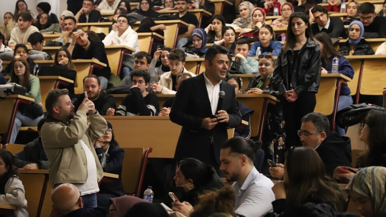 Bakan Yardımcısı Boyraz, öğrencilere "Türkiye Yüzyılı’nda Ulaştırma Vizyonu"nu anlattı
