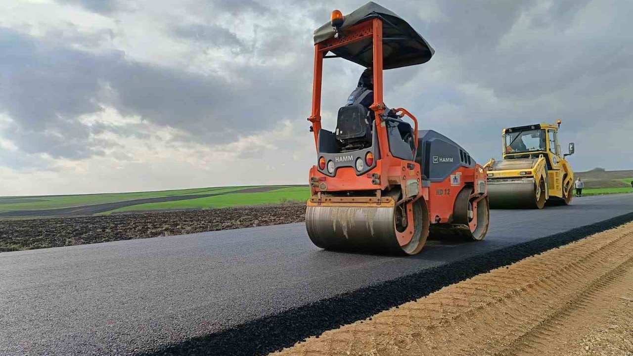 Edirne’de köy yolları modern asfaltla yenileniyor
