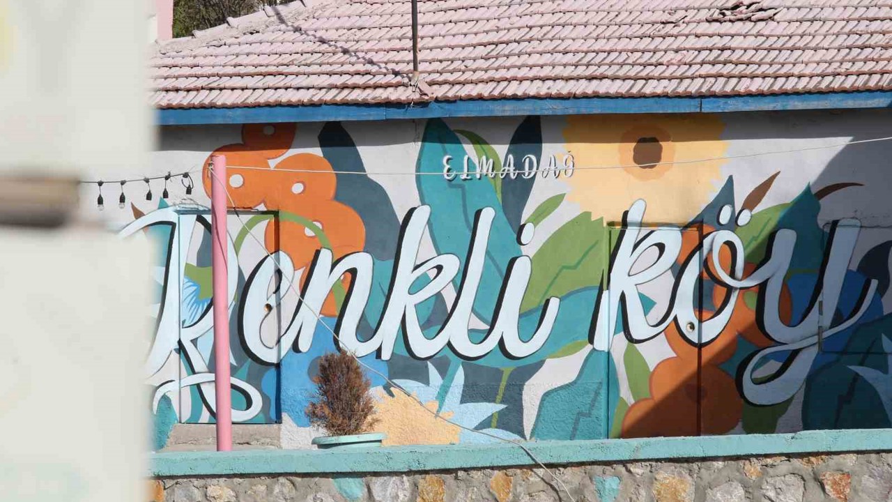 Binalardan duvarlara renk cümbüşü: ‘Renkli Köy’
