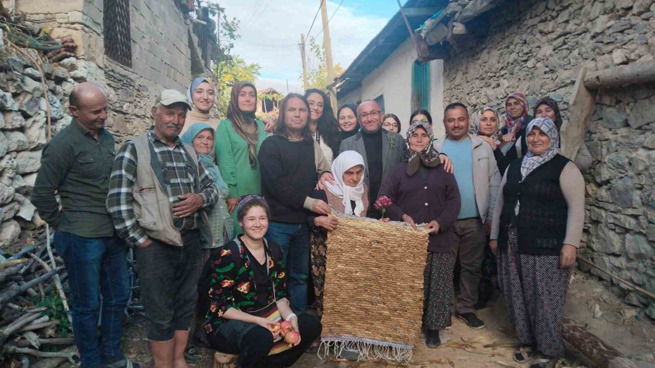 Çal’da keşfedilen benzersiz dokuma örneği: Mısır kapçığı hasır dokuma
