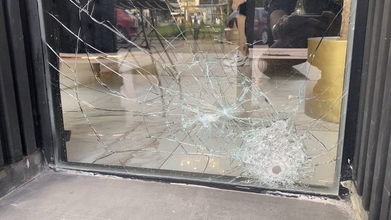 Ataşehir’de güzellik merkezine motosikletli silahlı saldırı
