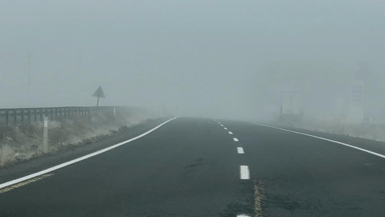 Ağrı’nın Patnos ilçesinde yoğun sis ulaşımı olumsuz etkiliyor
