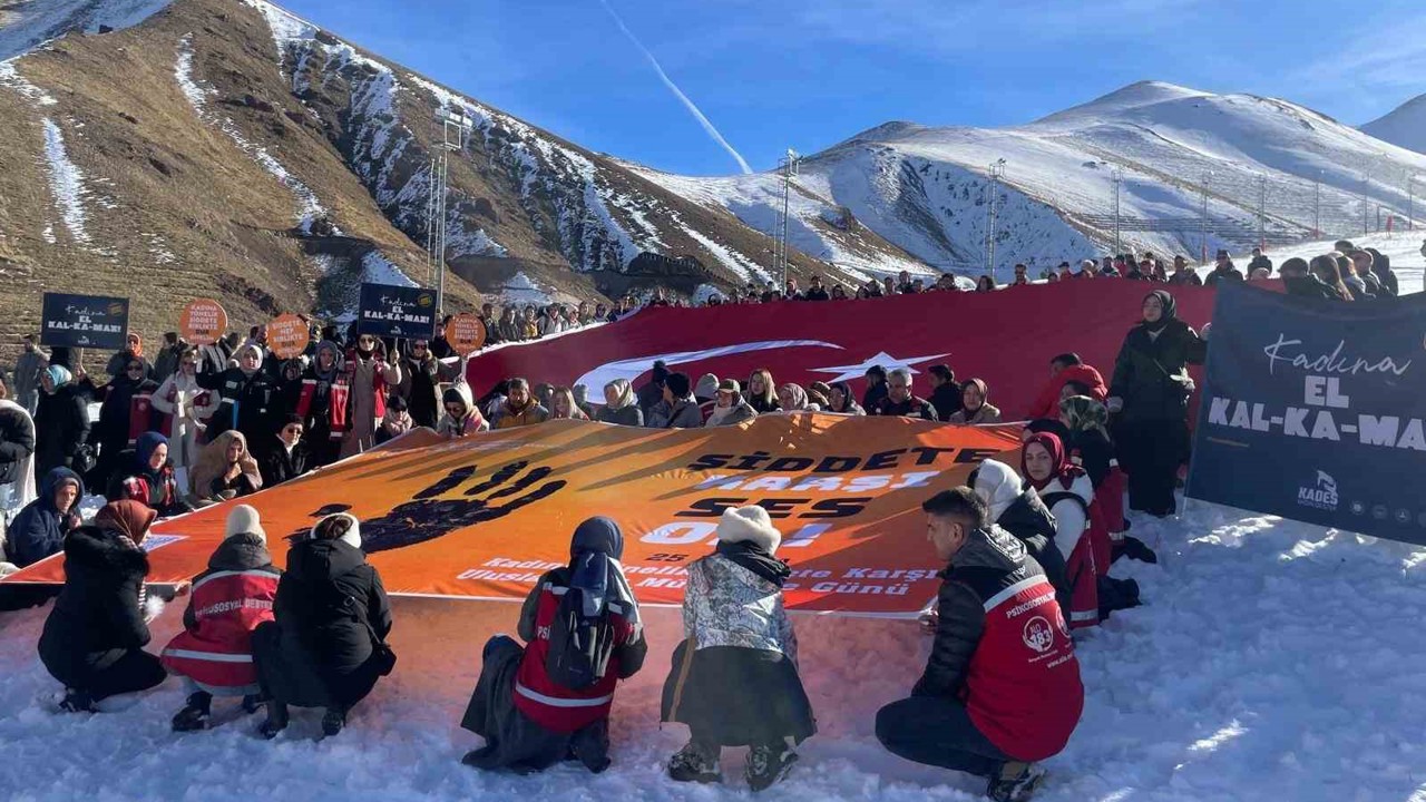 Erzurum’da "Şiddete karşı tek yürek" yürüyüşü düzenlendi
