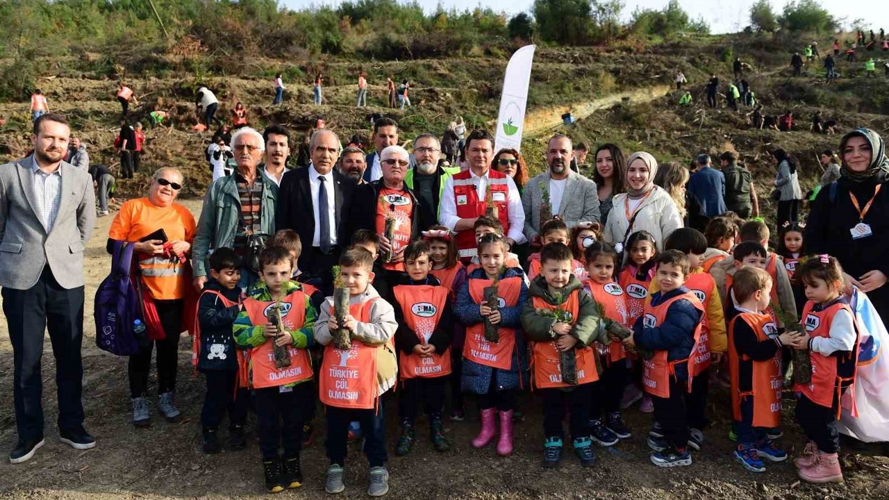Bursa’da kitaplardan yeşerecek ormana ilk tohumlar  bırakıldı
