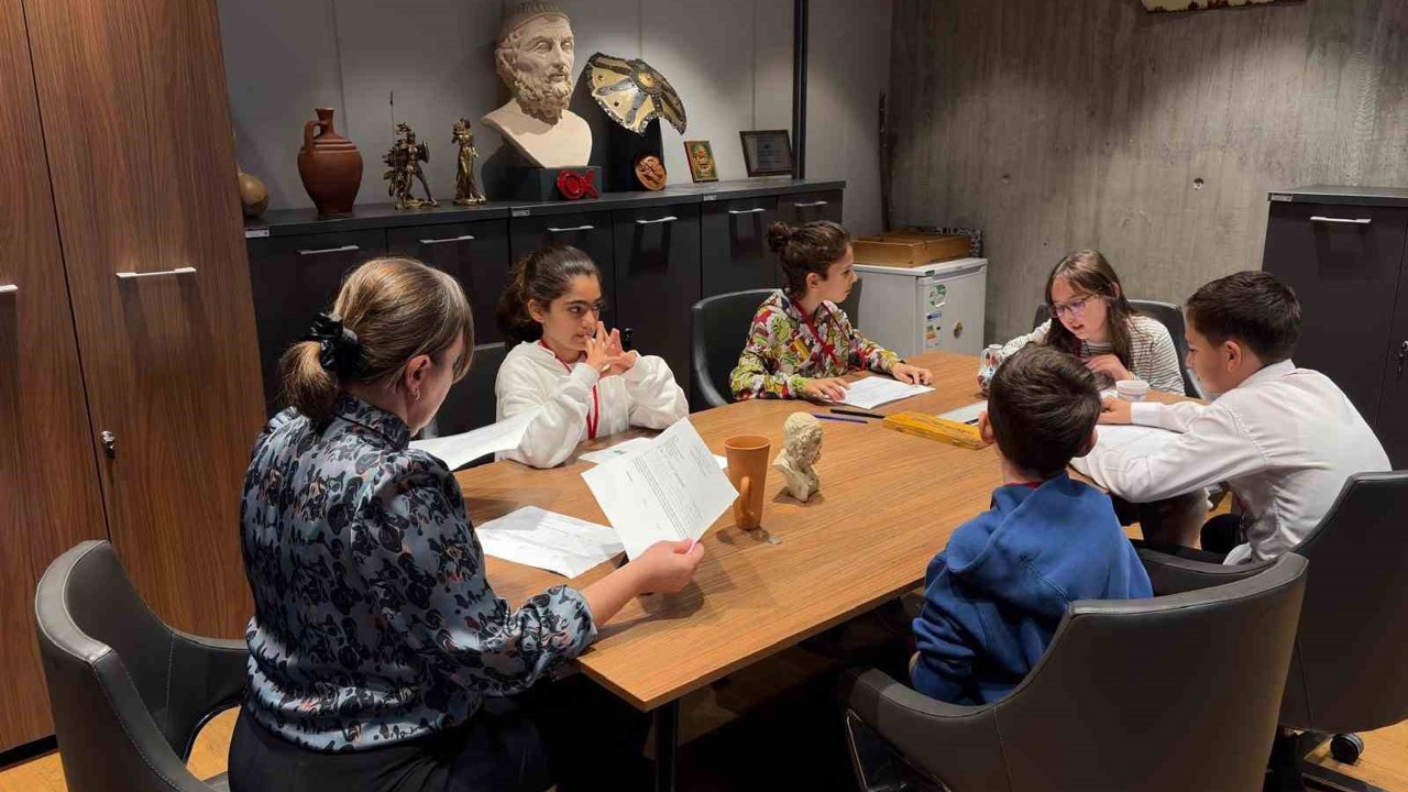 Çocuklar Troya Müzesi’ni ele geçirdi
