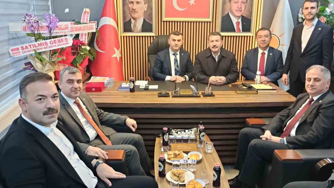 AK Parti heyetinden ilçe başkanlığına ziyaret

