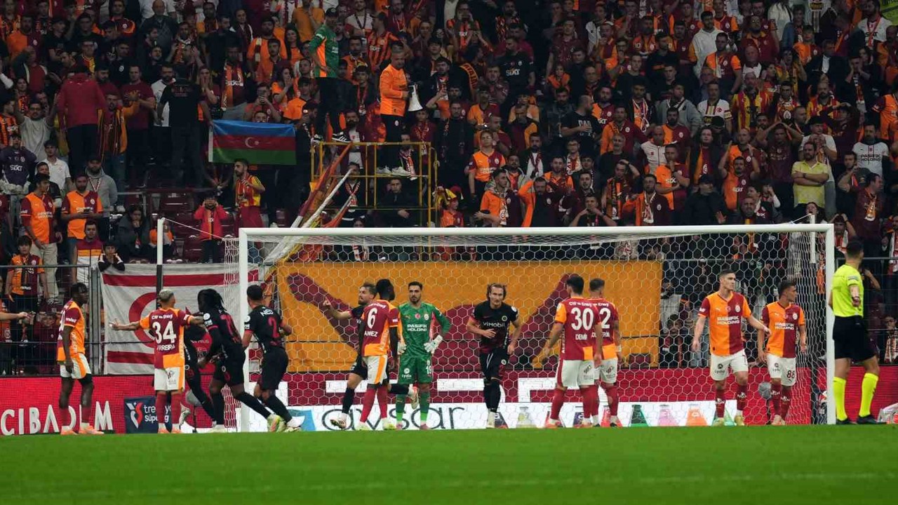 Trendyol Süper Lig: Galatasaray: 0 - Gençlerbirliği: 1 (İlk yarı)
