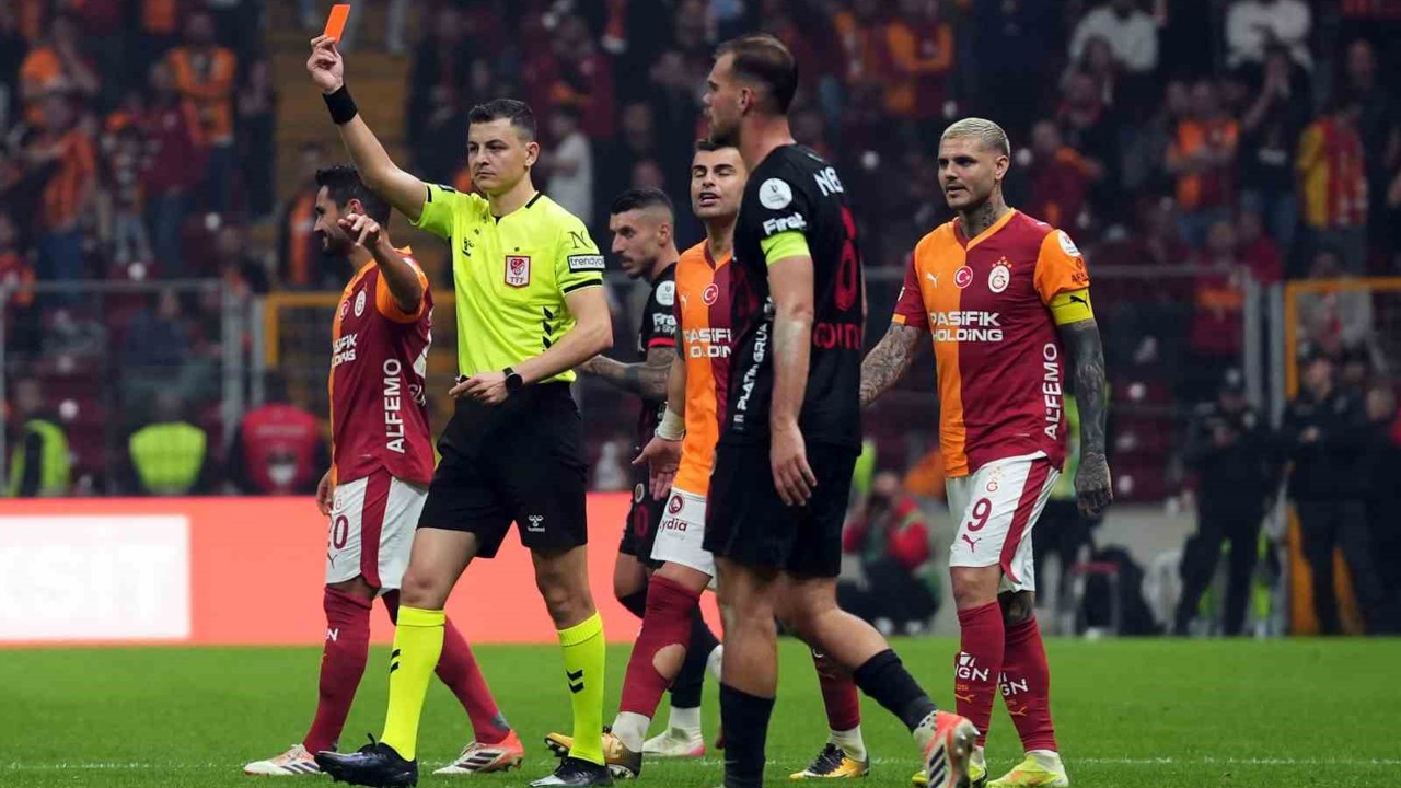 Galatasaray’da Roland Sallai kırmızı kart gördü
