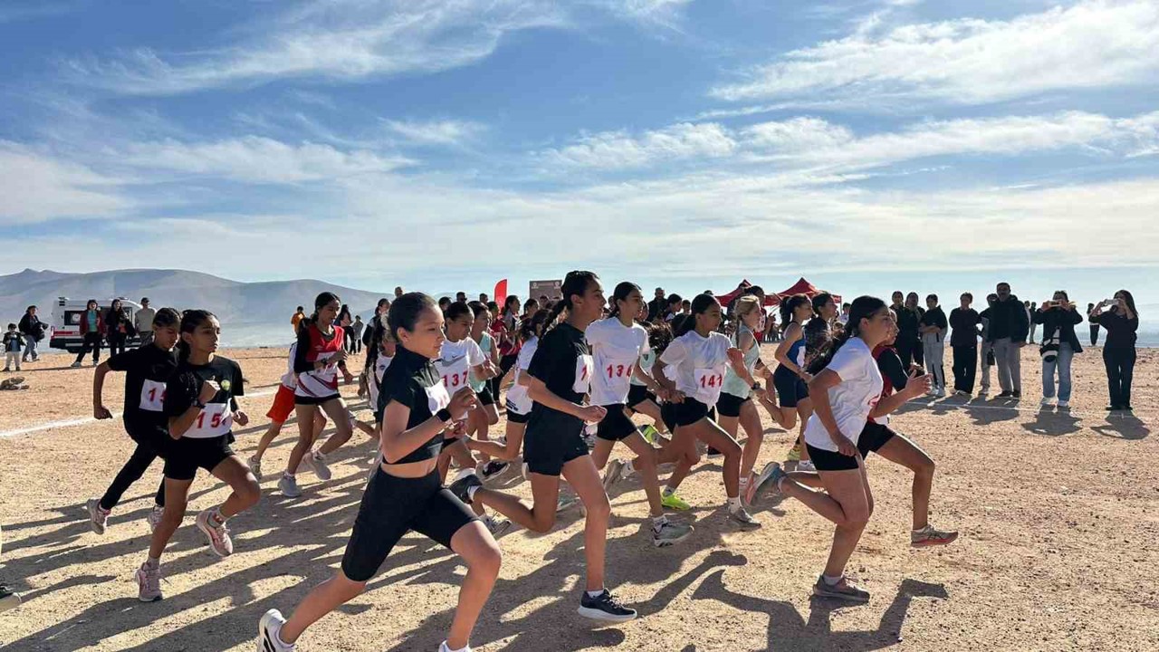 Eşref Aydın Bölgesel Kros Ligi Yarışları Niğde’de gerçekleşti
