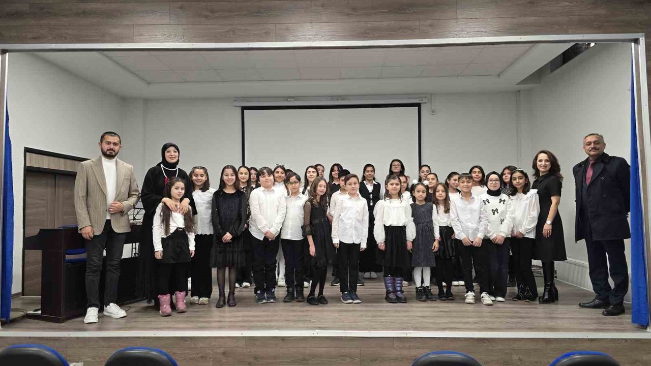 3 Müzik öğretmeni bir araya geldi, çocuklar söyledi, onlar ‘İyi ki öğretmenim’ dedi
