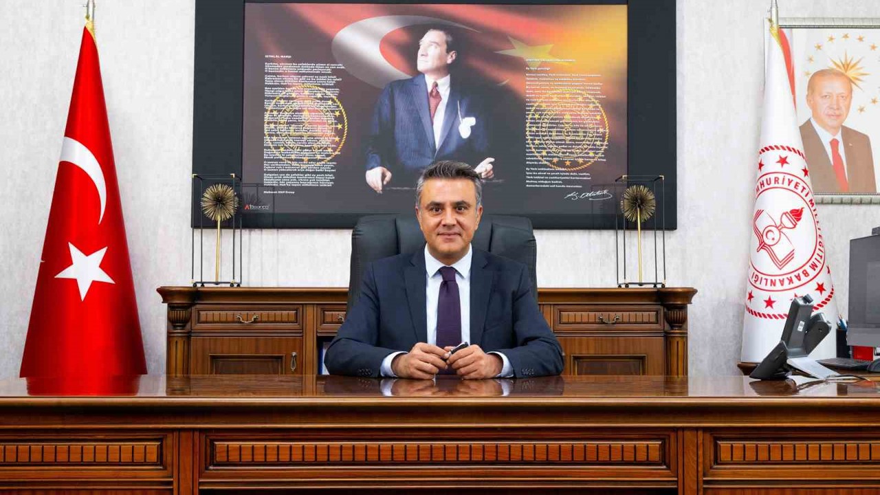 Denizli Milli Eğitim Müdürü Çalışkan; "Öğretmenliğe meslek desek de aslında bir ömürdür"
