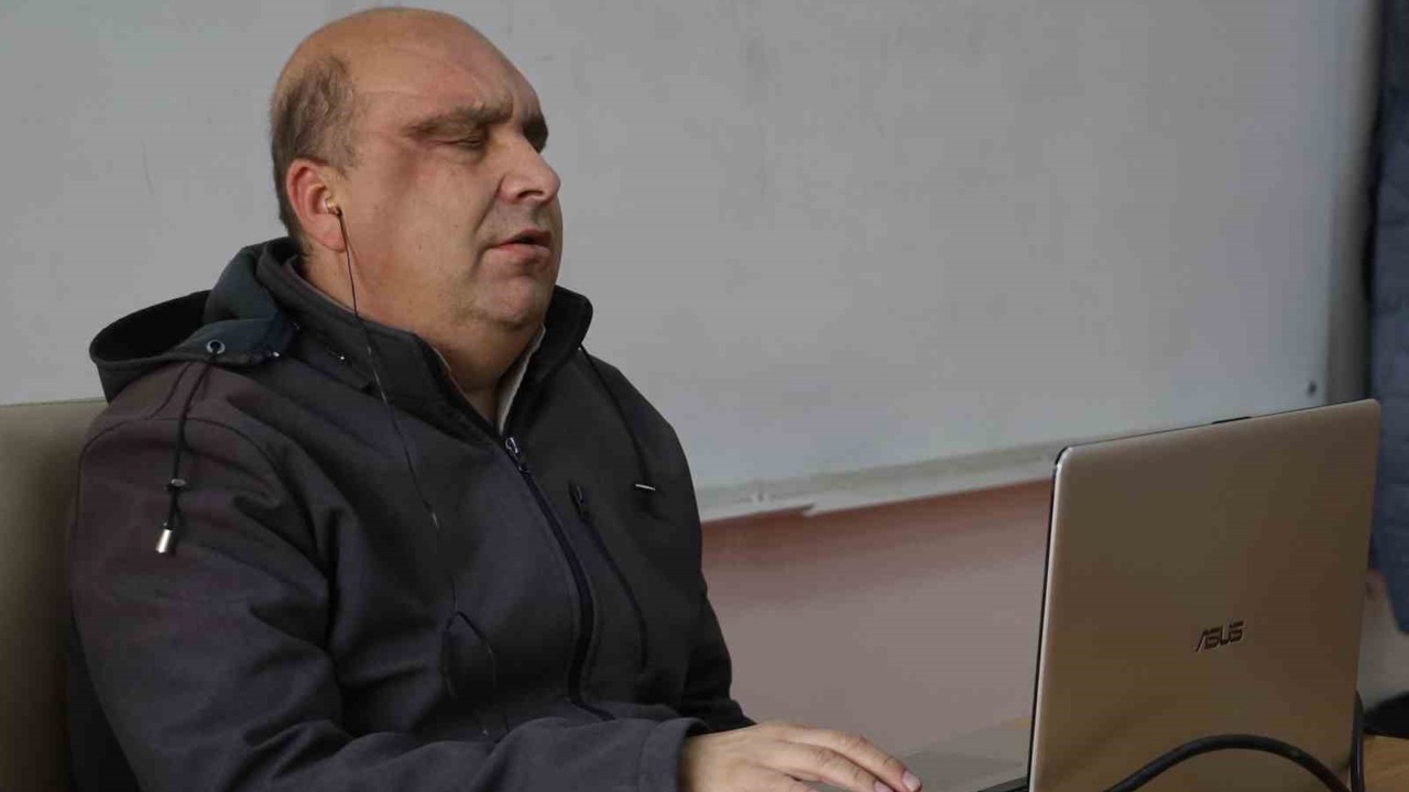 Göz teması olmasa da gönül bağı kurup öğretiyorlar
