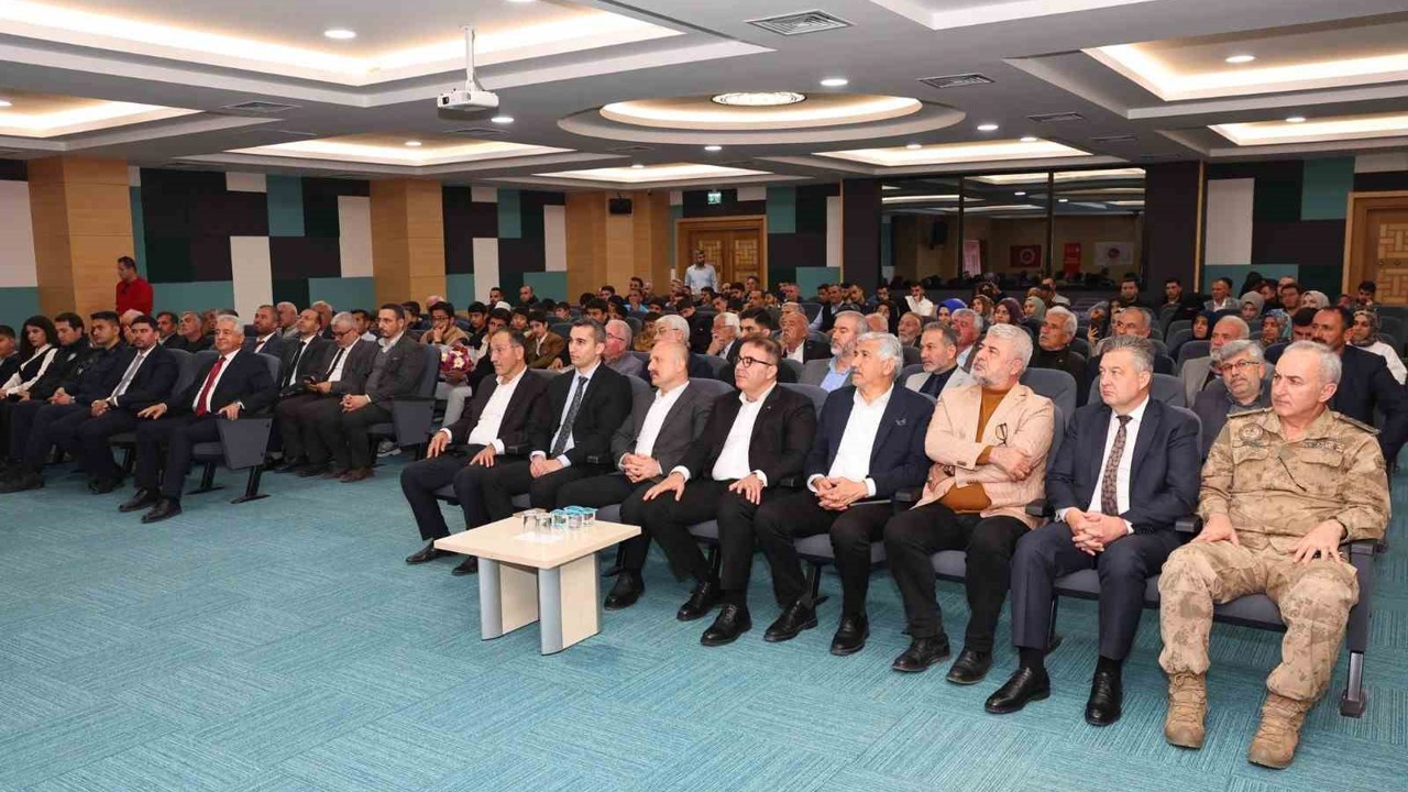 Külliyede sahabe konulu konferans düzenlendi
