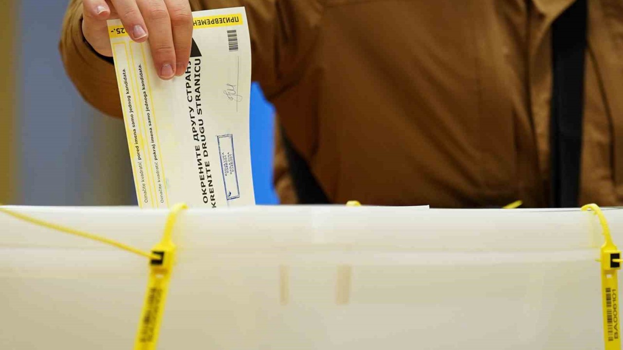 Bosnalı Sırplar, entite başkanını seçmek için sandık başında
