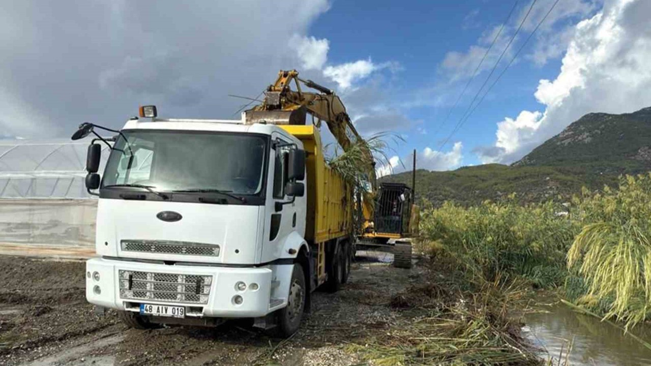 MUSKİ, Fethiye ve Seydikemer’de 77 km dere temizliği yaptı
