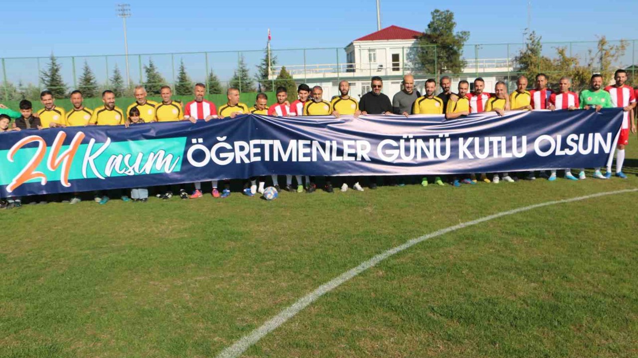 Diyarbakır’da 24 Kasım Öğretmenler Günü dolayısıyla dostluk maçı yapıldı

