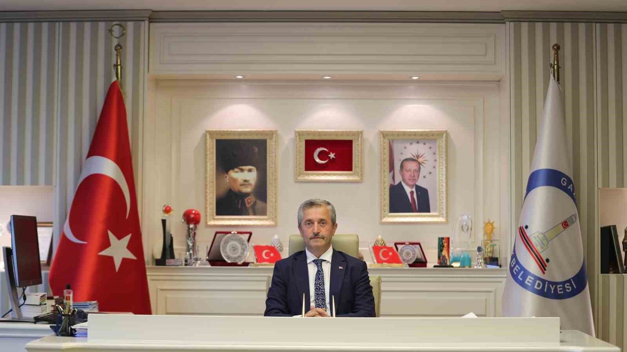 Tahmazoğlu Öğretmenler Günü’nü kutladı
