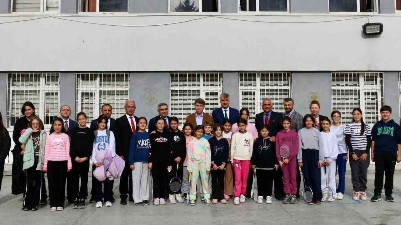 Vali Bakan: "Öğretmenlik, bedeli hiçbir maddi karşılıkla ölçülemeyecek kadar değerlidir"
