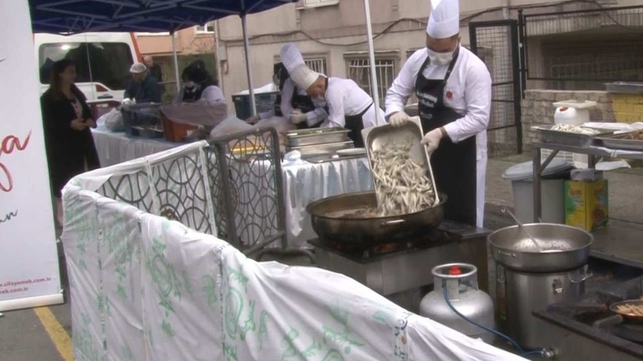 Eyüpsultan’da düzenlenen Hamsi Festivali’nde İhlas Vakfı’na ödül
