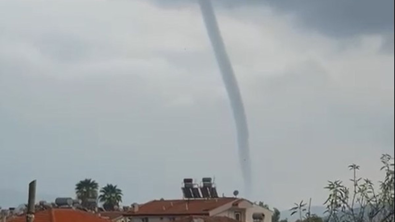 Marmaris’te oluşan hortum kameraya yansıdı
