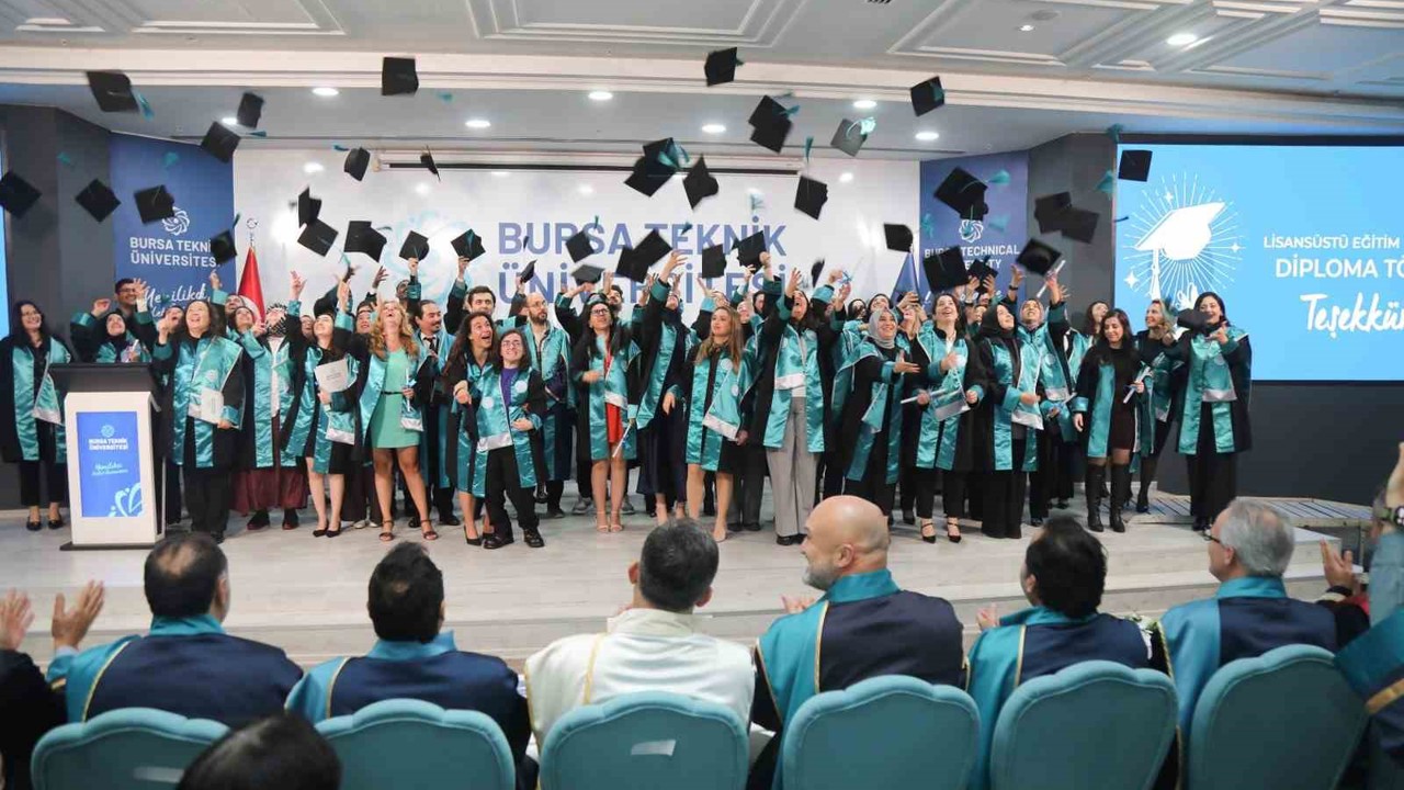 BTÜ Lisansüstü’nde mezuniyet gururu
