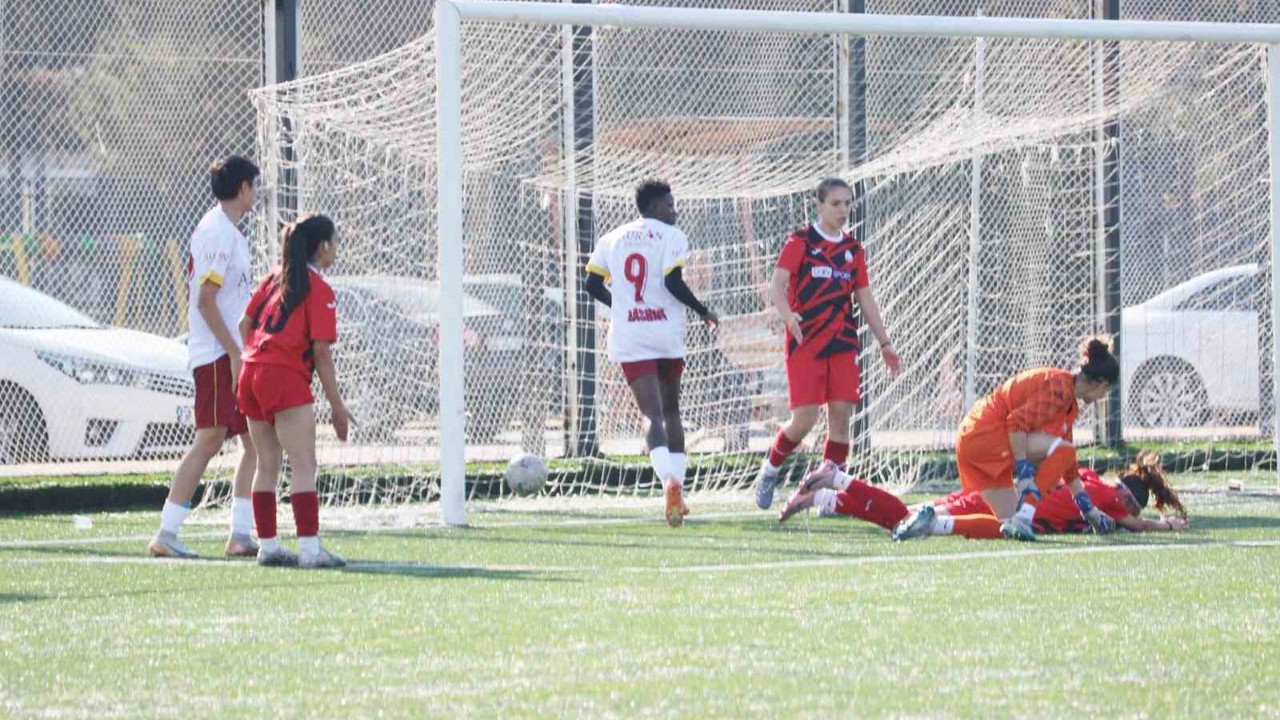 Auran Kayseri Kadın FK farklı kazandı
