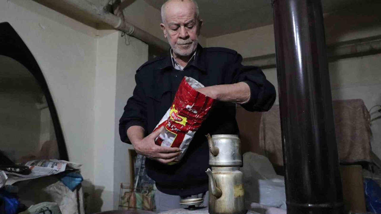 Tek başına 75 yaşında hayatta kalma mücadelesi
