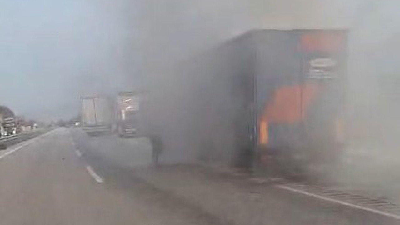 Tokat’ta tır sürücüsünün hızlı müdahalesi muhtemel faciayı önledi
