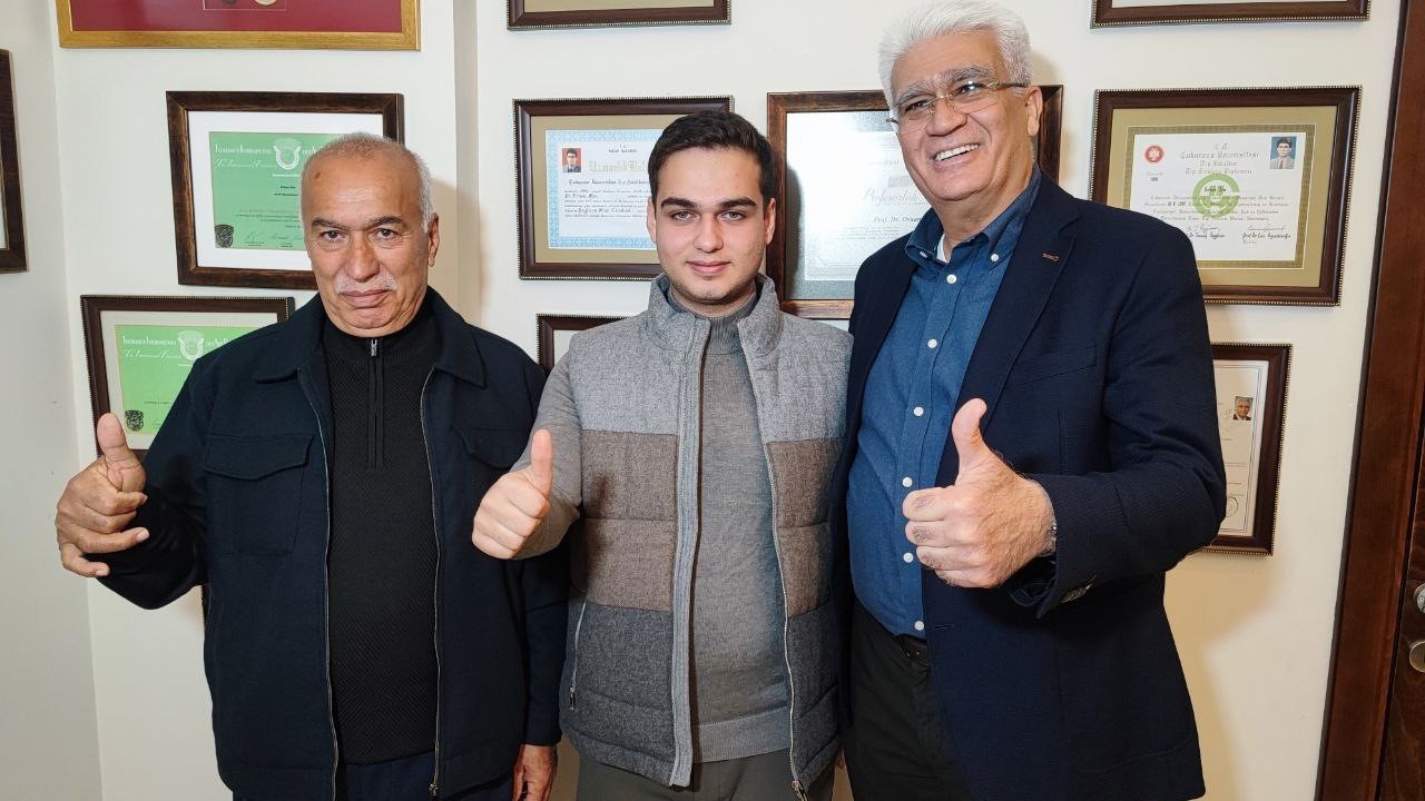 Doktorların 17 yıl önce "ameliyat olmazsa ölür" dediği çocuk doğru teşhisle hayata tutundu
