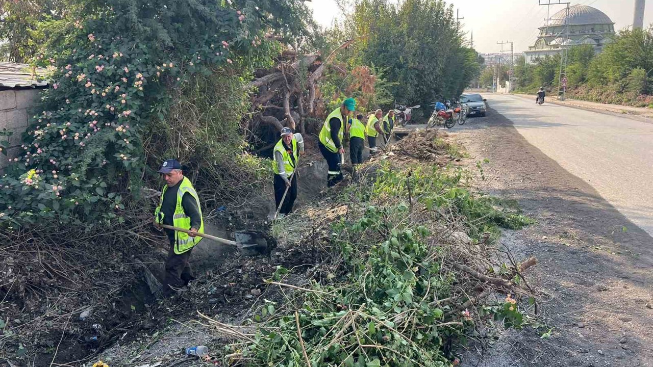 Hatay’da 66 kilometrelik yağmur suyu ve ızgara temizliğinden toplamda 53 kamyon katı atık çıktı
