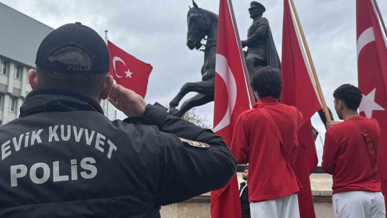 Öğretmenler günü törenle kutlandı
