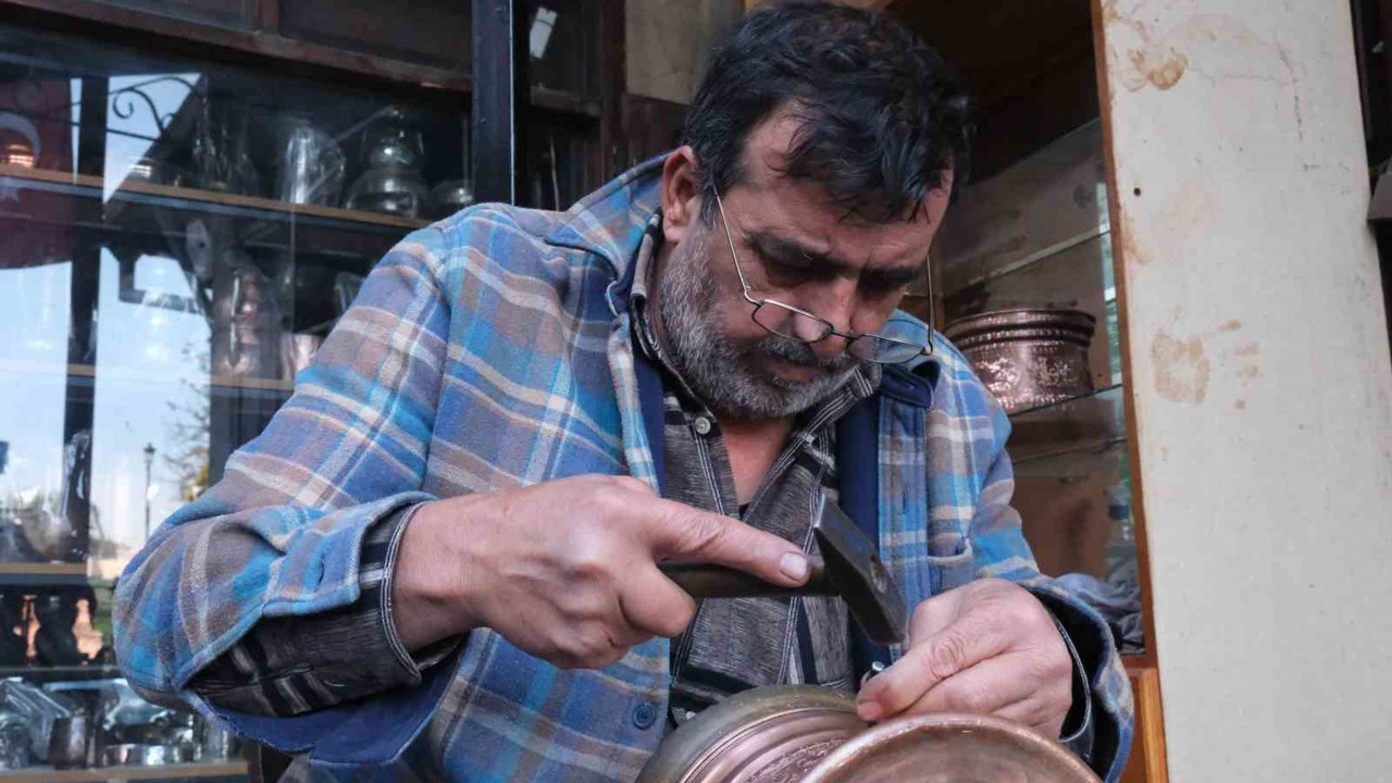 43 yıllık bakır ustası mesleğin sona ermesinden korkuyor
