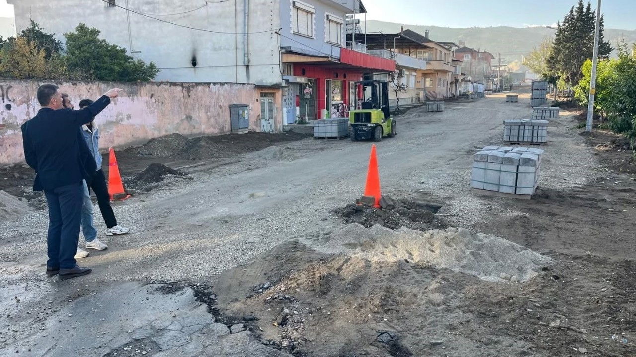 Yenipazar’da yol ve kaldırım çalışmaları sürüyor

