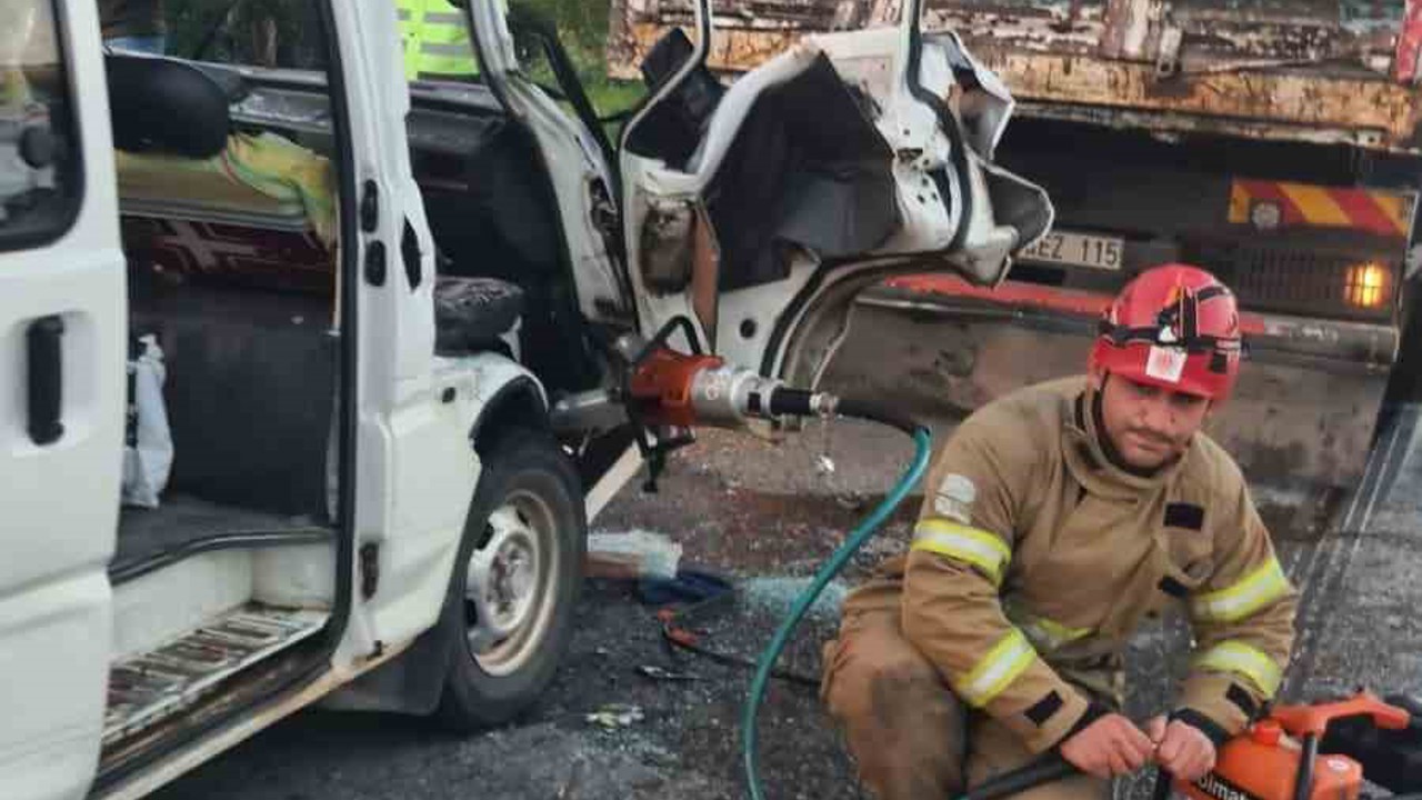 Edremit’te zincirleme kaza: 6 yaralı
