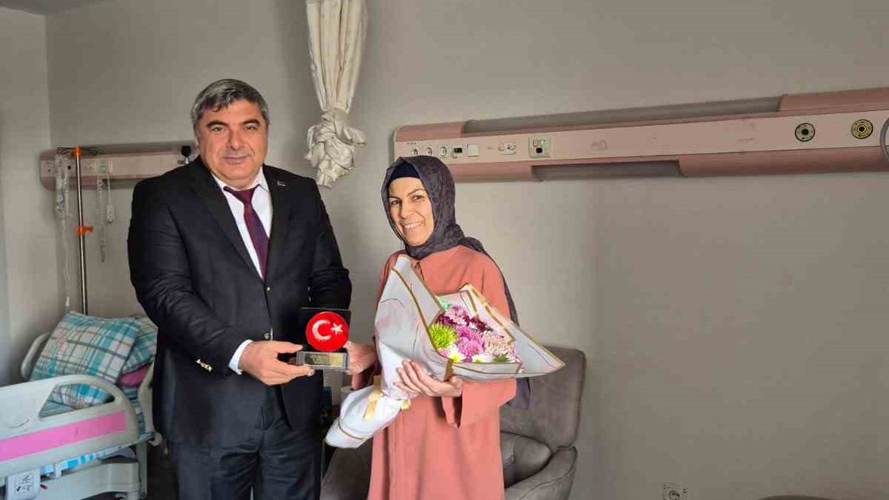 Öğretmenler Günü’nü hastanede geçiren öğretmen unutulmadı
