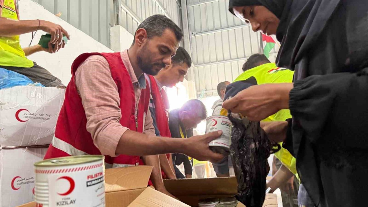 Türk Kızılay’ın İyilik Gemisi yardımları Gazze’de
