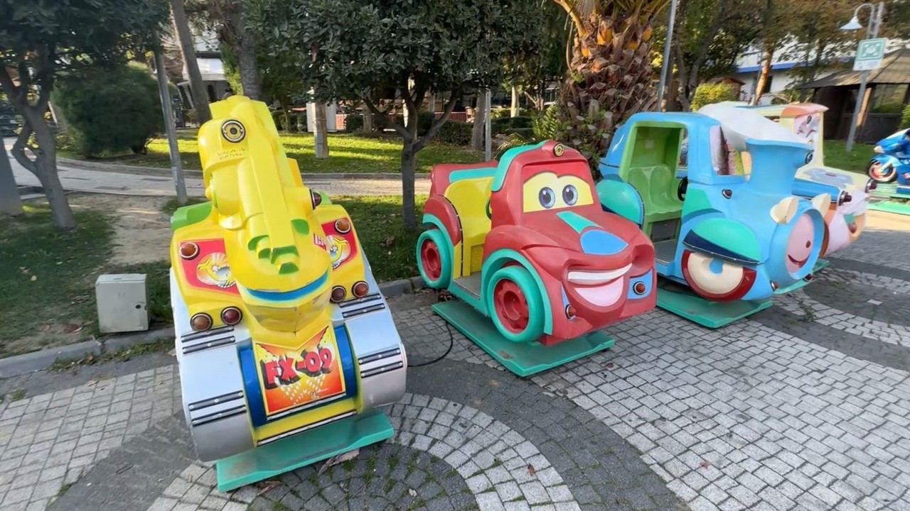 Bağcılar’da Plevne Parkında oynayan 4 çocuk, elektrik akımına kapıldı
