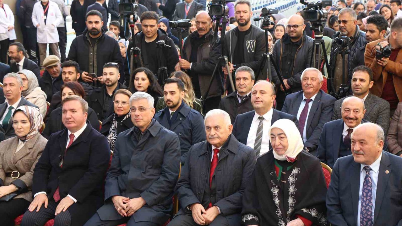 Sağlık Bakanı Memişoğlu: "Türkiye, sağlıkta bölgesinin güven veren ülkesi hâline geldi"
