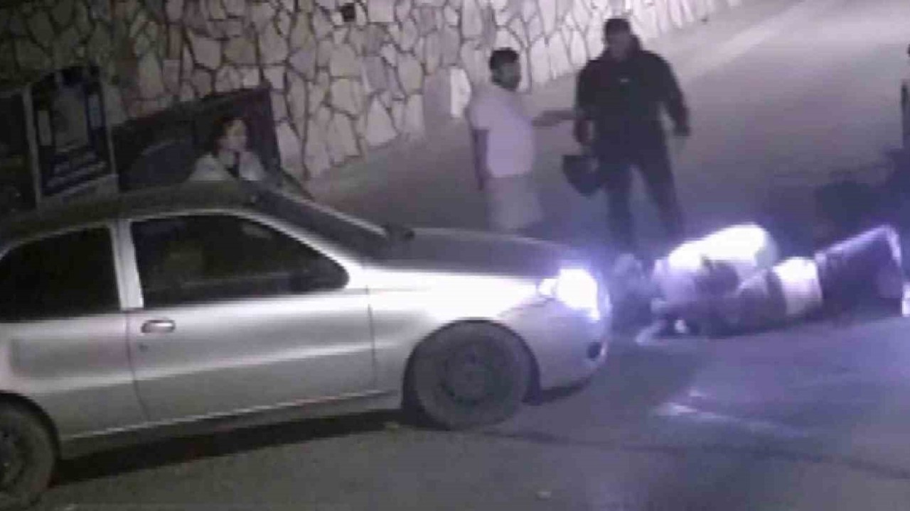 Üsküdar’da yol verme tartışması yumruklu kavgaya dönüştü
